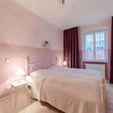 Alte Lebkuchenfabrik Bed and Breakfast 3*